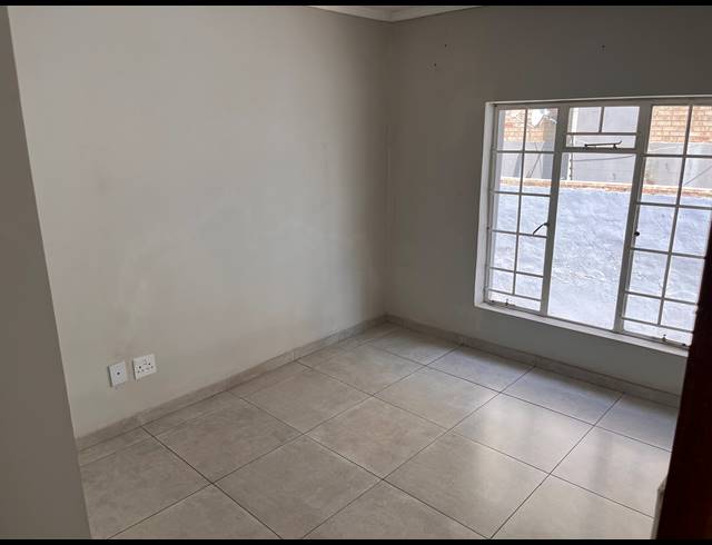 2 BEDROOM APARTMENT FOR SALE IN FLORIDA LAKE